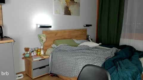 Snapshot of nilliluv chatting on 05/26/26, 11:23 Bella online show from 05/26/26, 11:23