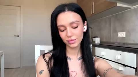 Milla online show from 03/13/26, 08:43