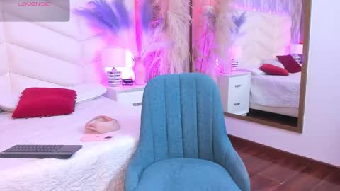 nina__ford online show from 03/25/26, 12:22