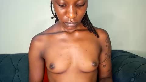 nina_bambi online show from 11/18/25, 02:17