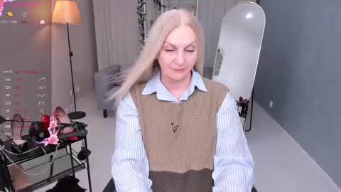 Snapshot of nina_deville chatting on 12/14/25, 11:04 Nina online show from 12/14/25, 11:04