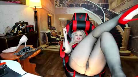 Snapshot of nina_deville chatting on 02/11/26, 03:11 Nina online show from 02/11/26, 03:11