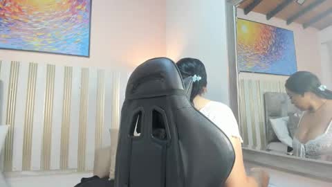 Snapshot of nina_glow_ chatting on 02/23/26, 11:18 nina_glow_ online show from 02/23/26, 11:18