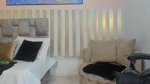 nina_glow_ online show from 03/17/26, 11:35