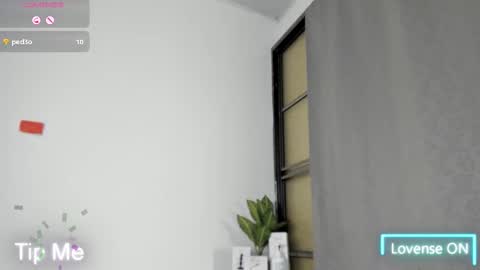 Snapshot of nina_keller_ chatting on 12/18/25, 10:16 nina_keller_ online show from 12/18/25, 10:16