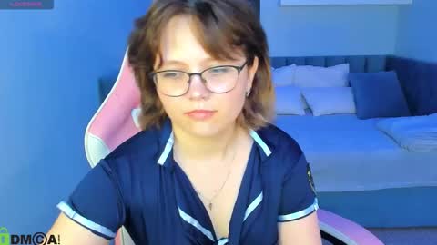 Snapshot of nina_lunaa chatting on 09/09/25, 08:14 nina lunaa online show from 09/09/25, 08:14