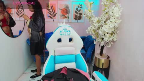 Nina  online show from 01/18/26, 03:43