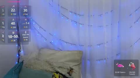 Snapshot of ninaa_fox chatting on 05/13/26, 04:59 Ninaa fox online show from 05/13/26, 04:59