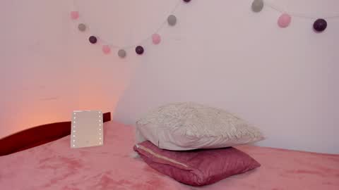 Snapshot of ninabryon1 chatting on 10/17/25, 03:47 Nina online show from 10/17/25, 03:47