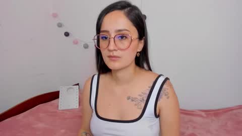 Snapshot of ninabryon1 chatting on 10/28/25, 01:36 Nina online show from 10/28/25, 01:36