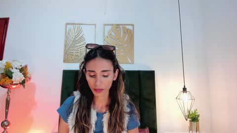 Nina online show from 12/31/24, 04:35