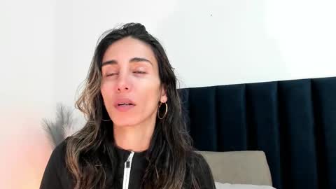Nina online show from 02/09/25, 02:18