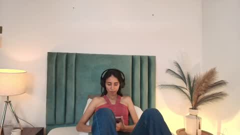 Nina online show from 10/01/25, 06:36