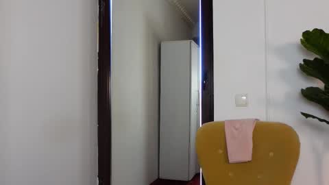 NinaCrystal online show from 12/19/25, 08:43