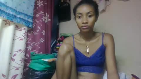 Snapshot of ninaeaa chatting on 04/25/26, 01:41 ninaeaa online show from 04/25/26, 01:41