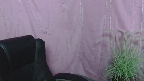 ninaflawlees online show from 05/06/26, 12:10
