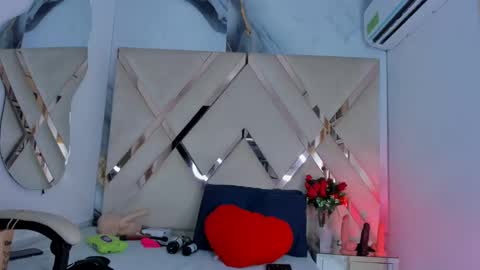 ninahtx online show from 10/20/25, 09:04