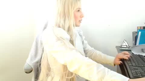 Ninakitdman online show from 09/25/25, 01:48