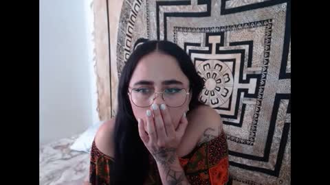 Snapshot of ninakravtz chatting on 01/15/25, 06:40 N I N A online show from 01/15/25, 06:40
