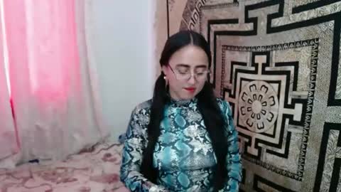 Snapshot of ninakravtz chatting on 10/08/25, 03:09 N I N A online show from 10/08/25, 03:09