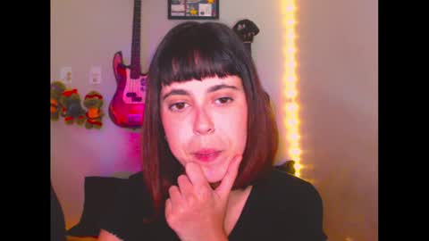 ninapellegrini17 online show from 10/10/25, 09:25