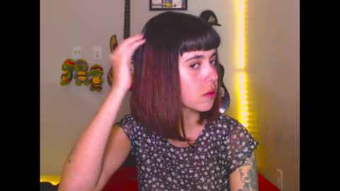 ninapellegrini17 online show from 10/12/25, 11:04