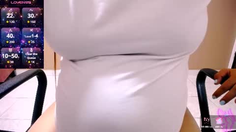 Snapshot of ninasecy2 chatting on 10/04/25, 02:09 Nina online show from 10/04/25, 02:09