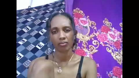 ninie246746 online show from 04/20/26, 06:53