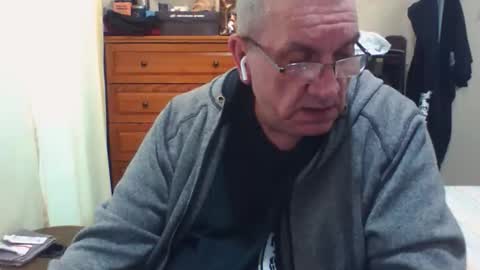 Dennis online show from 12/04/25, 07:22