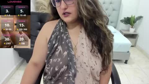 Snapshot of niraksil chatting on 02/17/25, 12:05 Niraksil online show from 02/17/25, 12:05