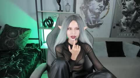 Snapshot of nitanihil chatting on 10/15/25, 08:09 Nita online show from 10/15/25, 08:09