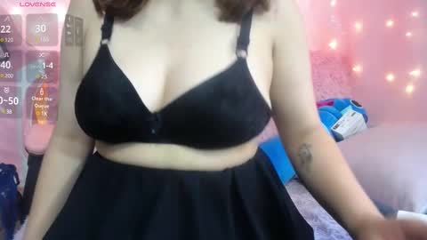 Snapshot of niuk_mei chatting on 12/17/24, 05:15 Niuk online show from 12/17/24, 05:15