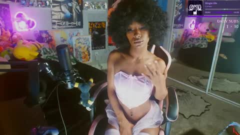 Snapshot of niviawolfe chatting on 02/18/25, 02:16 NIVIA WOLFE online show from 02/18/25, 02:16