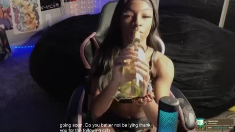 NIVIA WOLFE online show from 12/03/25, 02:52