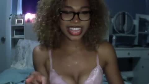 Snapshot of nivv222 chatting on 06/15/26, 06:43 nivv222 online show from 06/15/26, 06:43