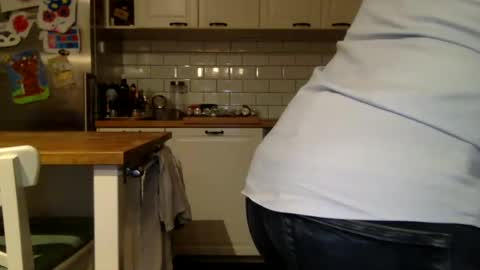 nixomuc online show from 03/10/25, 07:50