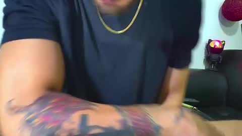Snapshot of nixon347932 chatting on 12/31/24, 03:12 Nicolas Muscle online show from 12/31/24, 03:12