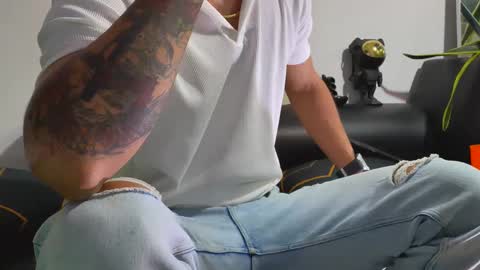 Snapshot of nixon347932 chatting on 09/20/25, 04:02 Nicolas Muscle online show from 09/20/25, 04:02