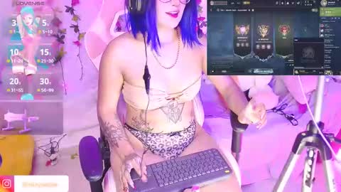 Snapshot of nixy_sama chatting on 11/13/25, 12:42 Nixy Sama online show from 11/13/25, 12:42