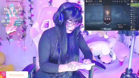 Snapshot of nixy_sama chatting on 11/17/25, 10:48 Nixy Sama online show from 11/17/25, 10:48