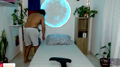 Snapshot of no_face_69 chatting on 02/12/26, 03:23 x online show from 02/12/26, 03:23