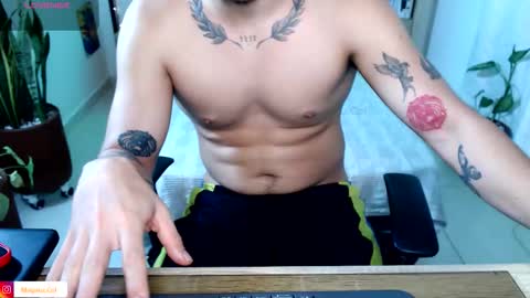 Snapshot of no_face_69 chatting on 02/16/26, 04:52 x online show from 02/16/26, 04:52