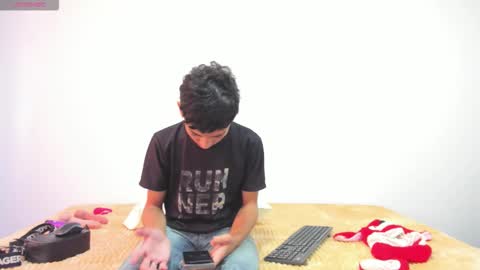 Snapshot of noah1118 chatting on 03/25/26, 06:36 Noah online show from 03/25/26, 06:36