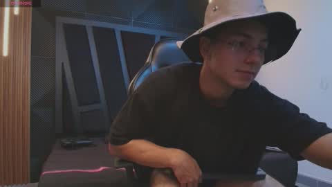 Noah online show from 02/08/26, 01:36