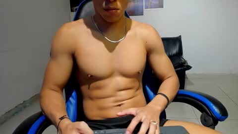 noah_flynn1 online show from 02/09/26, 09:46