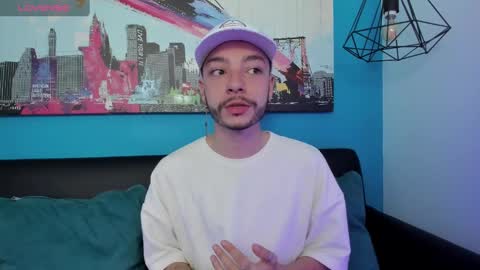Snapshot of noah_ricci_ chatting on 12/17/24, 12:00 online show from 12/17/24, 12:00