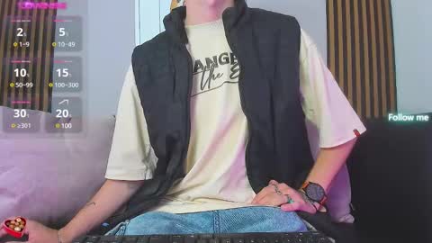 Snapshot of noah_ricci_ chatting on 02/04/25, 12:00 online show from 02/04/25, 12:00