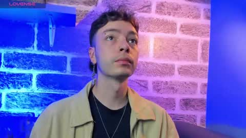 Snapshot of noah_ricci_ chatting on 09/18/25, 12:29 online show from 09/18/25, 12:29