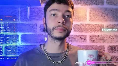 Snapshot of noah_ricci_ chatting on 10/17/25, 01:35 online show from 10/17/25, 01:35