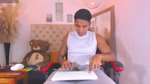 N O AH - S T H O  N E online show from 02/08/26, 03:21